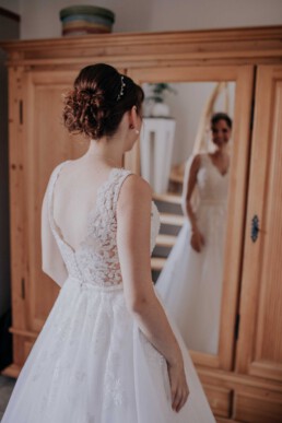 Getting Ready der Braut, bei Hochzeit in Freyung, Sommerhochzeit fotografiert von Martina Feicht, für Hochzeiten in Niederbayern und Österreich