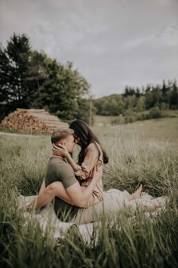 Outdoor Couple Shooting mit Fotografin Martina Feicht, für Lovestorys und Hochzeiten in Passau