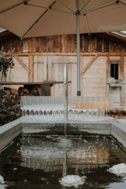 Sektglas zum Anstoßen auf das Brautpaar in der Hochzeitslocation Kulturwirt fotografiert von Martina Feicht Fotografie in Passau und Umgebung