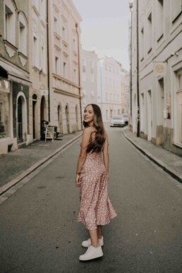 Portraitshooting in der Altstadt von Passau, fotografiert von Martina Feicht Fotografie, Selbstliebe