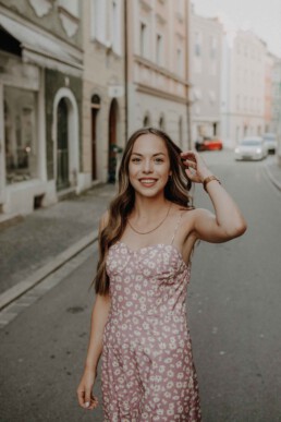 Portraitshooting in der Altstadt von Passau, fotografiert von Martina Feicht Fotografie, Selbstliebe