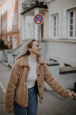 Urbanes Paarshooting in Bayern fotografiert von Martina Feicht Fotografie