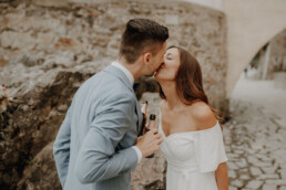 Brautpaarshooting in Passau bei der standesamtlichen Hochzeit in Passau fotografiert von Martina Feicht fotografie
