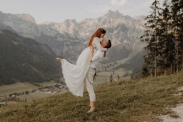 Coupleshooting in Österreich in Werfenweng in den Bergen im Salzburger Land nach Hochzeit fotografiert von Martina Feicht