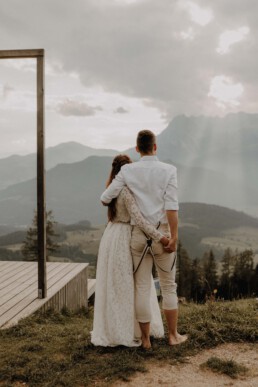 Coupleshooting in Österreich in Werfenweng in den Bergen im Salzburger Land nach Hochzeit fotografiert von Martina Feicht