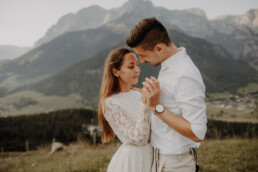 Coupleshooting in Österreich in Werfenweng in den Bergen im Salzburger Land nach Hochzeit fotografiert von Martina Feicht