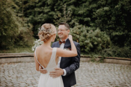 First Look bei der Standesamtliche Trauung in Metten bei Deggendorf fotografiert von Martina Feicht Fotografie