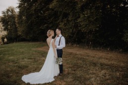 Brautpaarshooting bei der standesamtlichen Trauung in Metten in der Nähe vom Grandsberger Hof bei Deggendorf fotografiert von Martina Feicht Fotografie