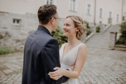 First Look bei der Standesamtliche Trauung in Metten bei Deggendorf fotografiert von Martina Feicht Fotografie