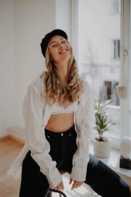 Stilvolles Frauenportrait bei Martina Feicht Fotografie Atelier Passau.