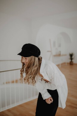 Stilvolles Frauenportrait bei Martina Feicht Fotografie Atelier Passau.
