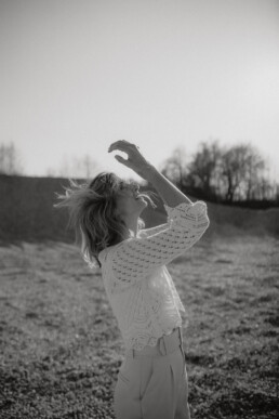 Natürliches Fotoshooting in der Natur. Fotografiert von Martina Feicht Fotografie.