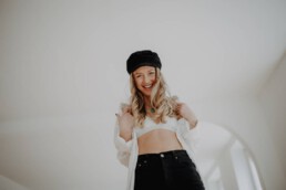 Stilvolles Frauenportrait bei Martina Feicht Fotografie Atelier Passau.