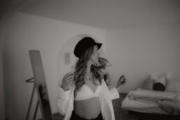 Stilvolles Frauenportrait bei Martina Feicht Fotografie Atelier Passau.