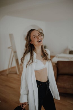 Stilvolles Frauenportrait bei Martina Feicht Fotografie Atelier Passau.