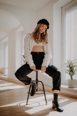 Stilvolles Frauenportrait bei Martina Feicht Fotografie Atelier Passau.