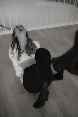 Stilvolles Frauenportrait bei Martina Feicht Fotografie Atelier Passau.