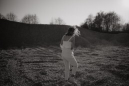 Natürliches Fotoshooting in der Natur. Fotografiert von Martina Feicht Fotografie.