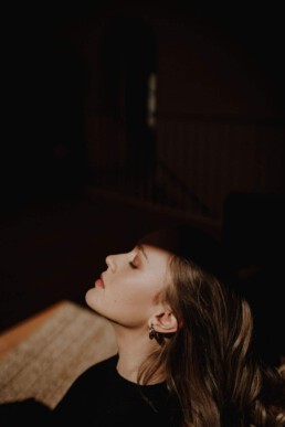 Sinnliches Frauenportrait bei Martina Feicht Fotografie Atelier Passau.