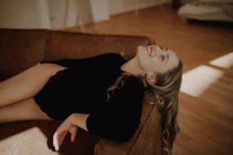 Sinnliches Frauenportrait bei Martina Feicht Fotografie Atelier Passau.