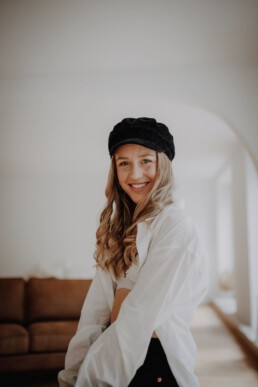 Stilvolles Frauenportrait bei Martina Feicht Fotografie Atelier Passau.