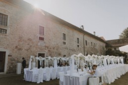 Italien Hochzeit in Österreich Sekempfang bei bestem Herbstwetter
